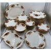 Image 3 : Large Set of Old Country Roses Royal Albert Bone China 1962