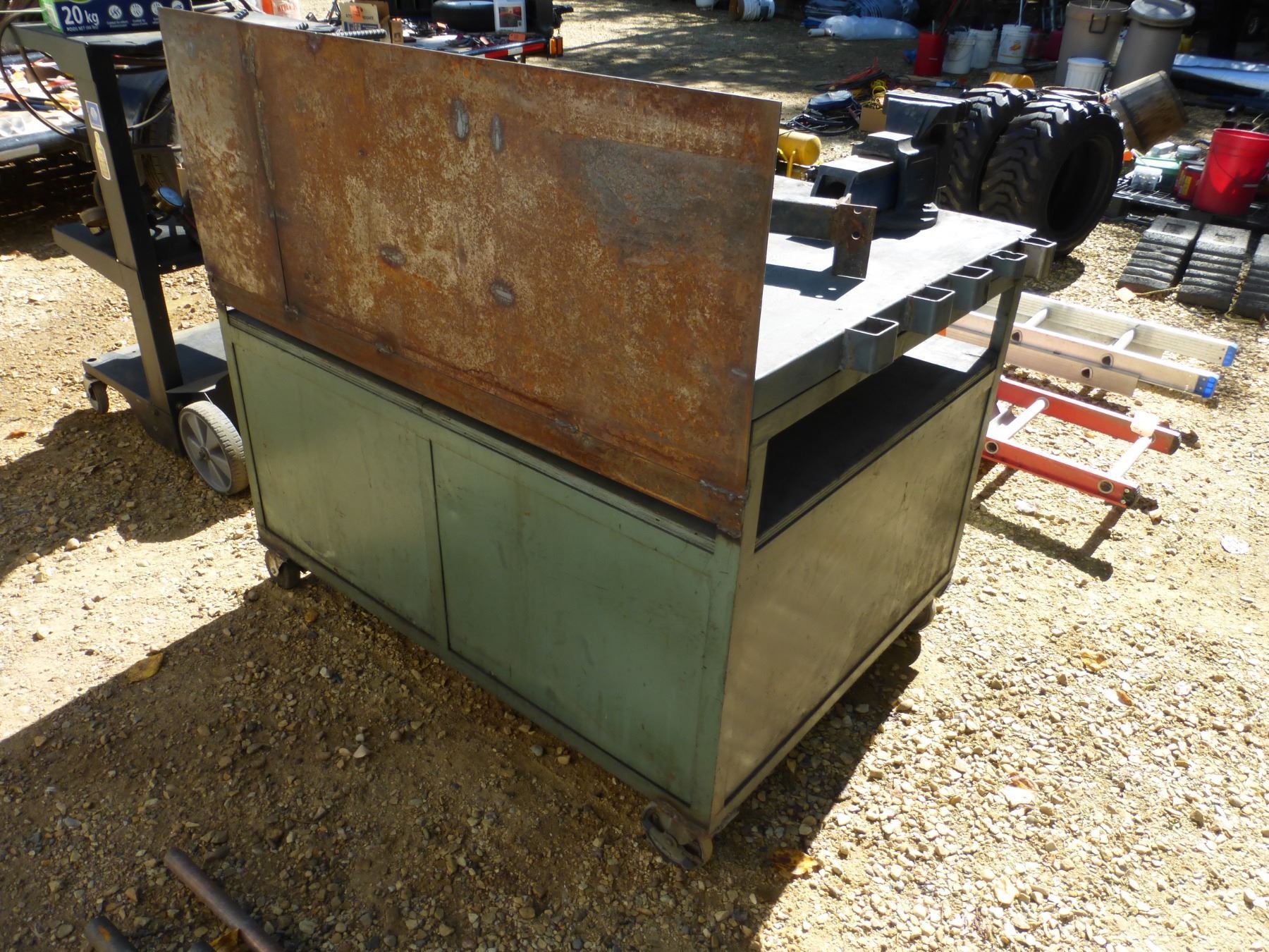 Rolling Work Bench c/w Vise