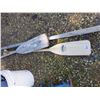 Image 5 : 6" ice auger, oars, fishing rods and hole cleaners