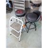 Image 1 : 2- padded shop stools, 1 step ladder