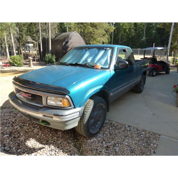 1994 GMC Sonoma SLE, 4wd, ext. cab, 165,664km, SN.1GTDT19Z1RK513730 (Minimal rust, large amount of m