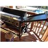 Image 4 : Professional 52", 8 burner commercial grill