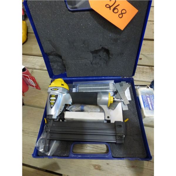 Trade master air stapler c/w staples