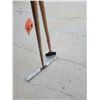 Image 1 : Squeegee, ice chipper and sandpaper