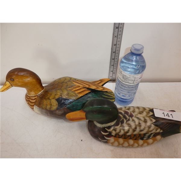 Wooden decorative ducks