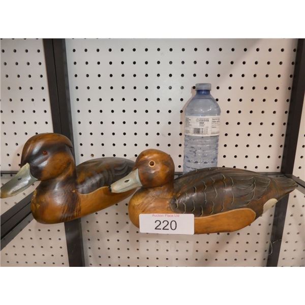 Wooden decorative ducks