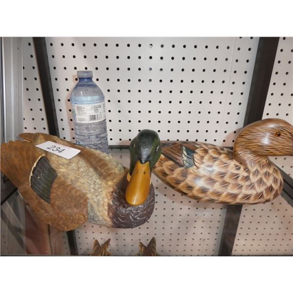 Wooden decorative ducks