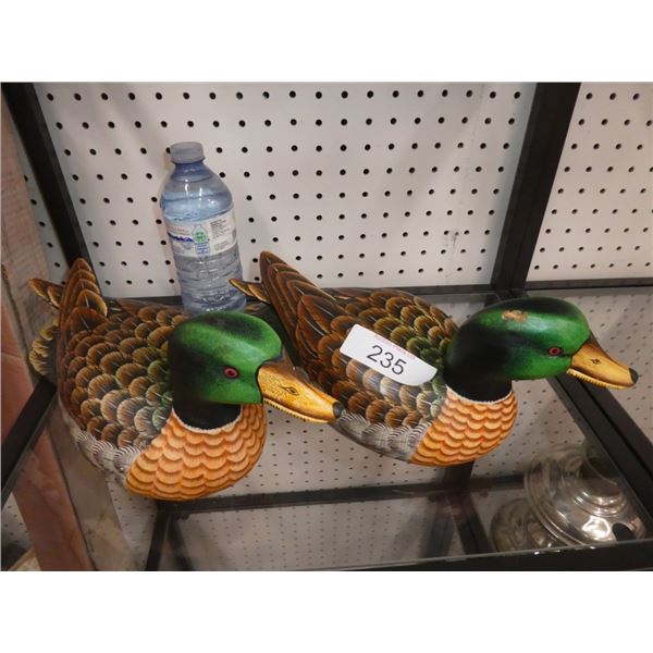 Wooden decorative ducks