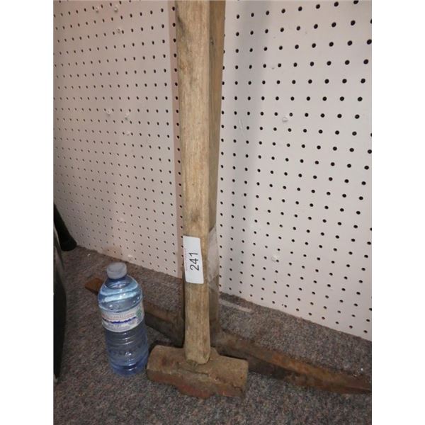 hammer & pick axe