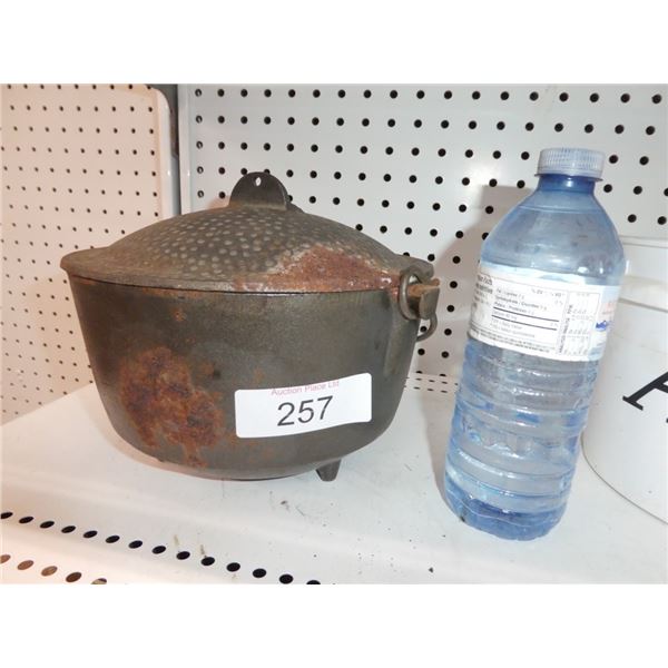 Cast Iron metal pot w/ lid