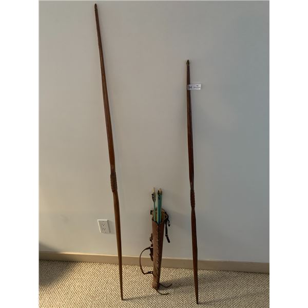 2 x Vintage Recurve Bows w/ Arrows and Quiver