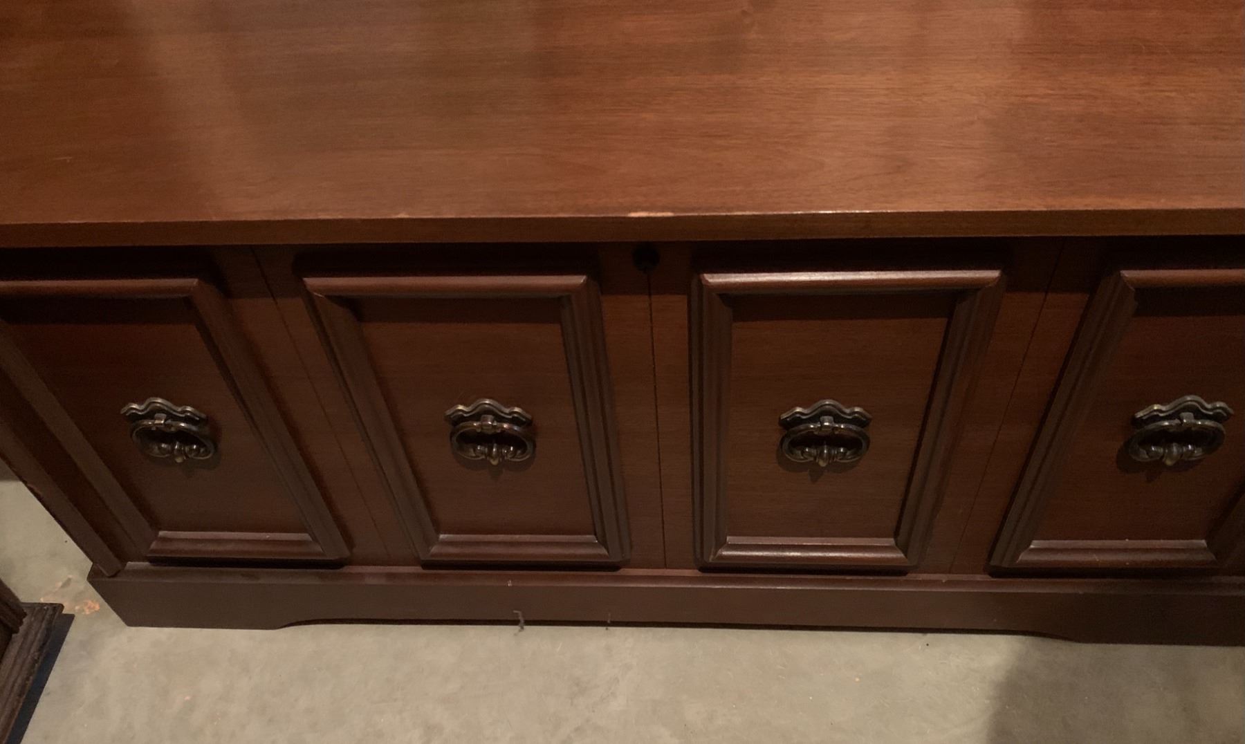 Huppe DarkFinish Cedar Chest
