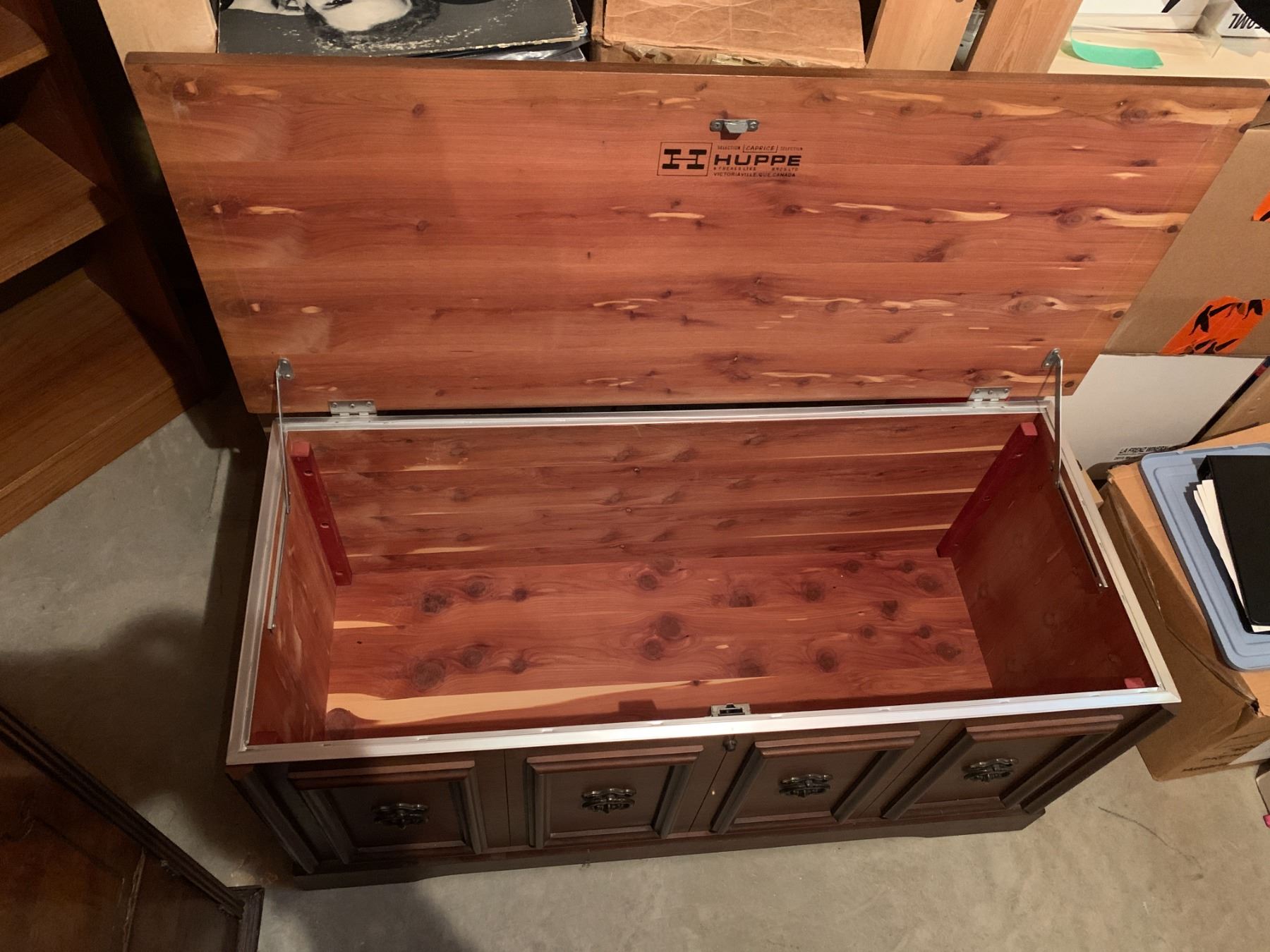 Huppe DarkFinish Cedar Chest