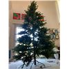 Image 2 : 9Ft Pre-Lit Christmas Tree