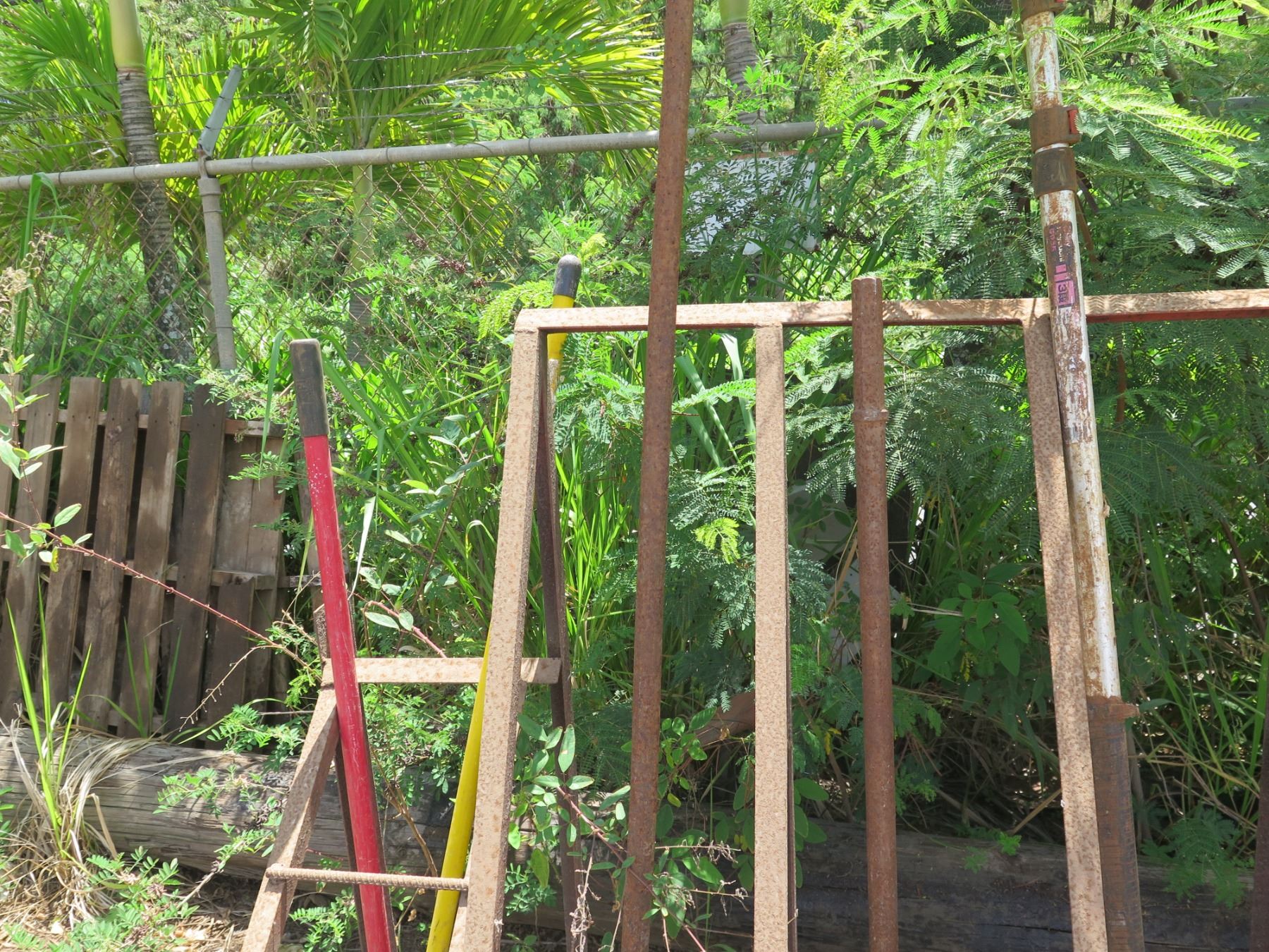 Metal Rack for Landscape Tool Storage (Tools not included) - Oahu Auctions