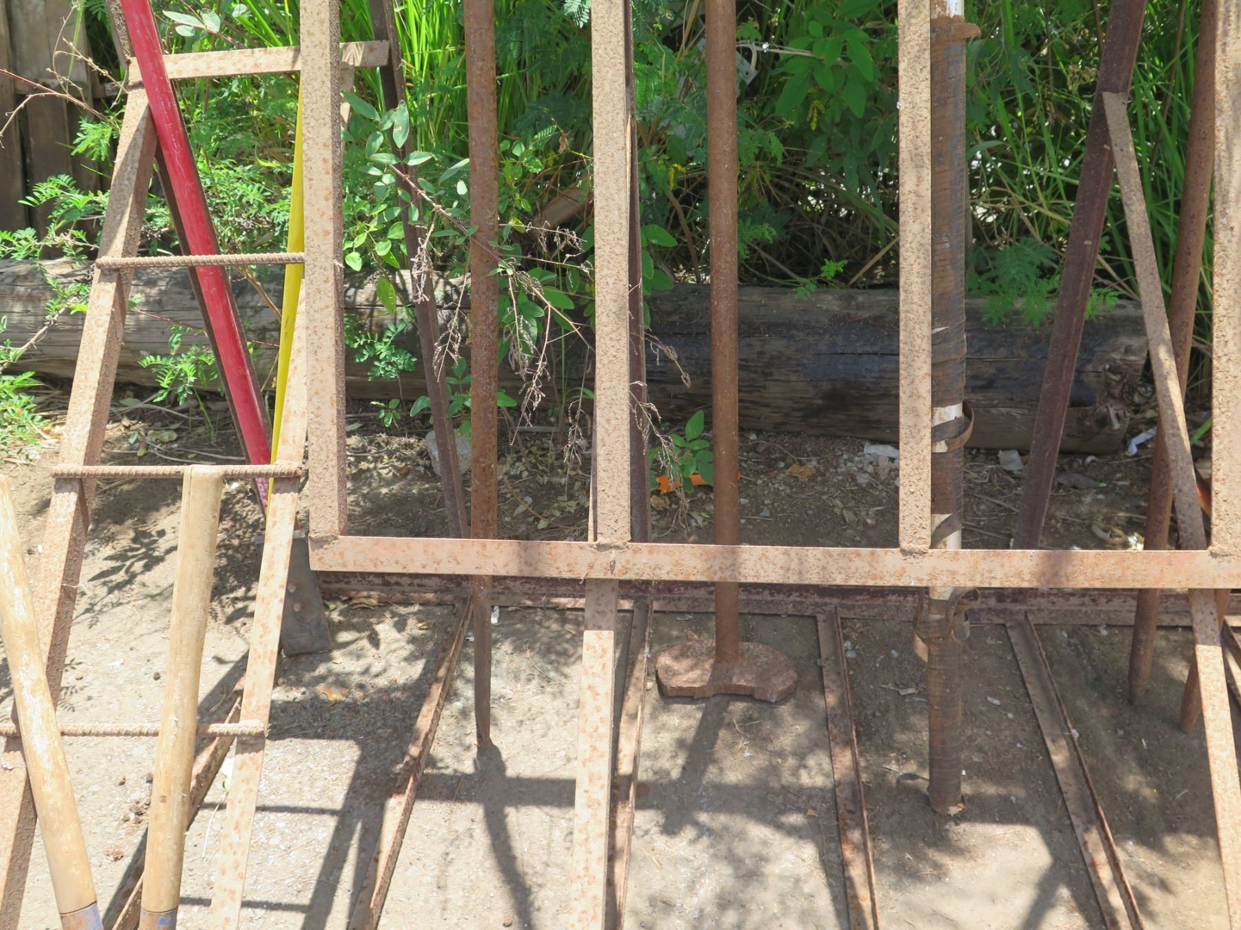 Metal Rack for Landscape Tool Storage (Tools not included) - Oahu Auctions