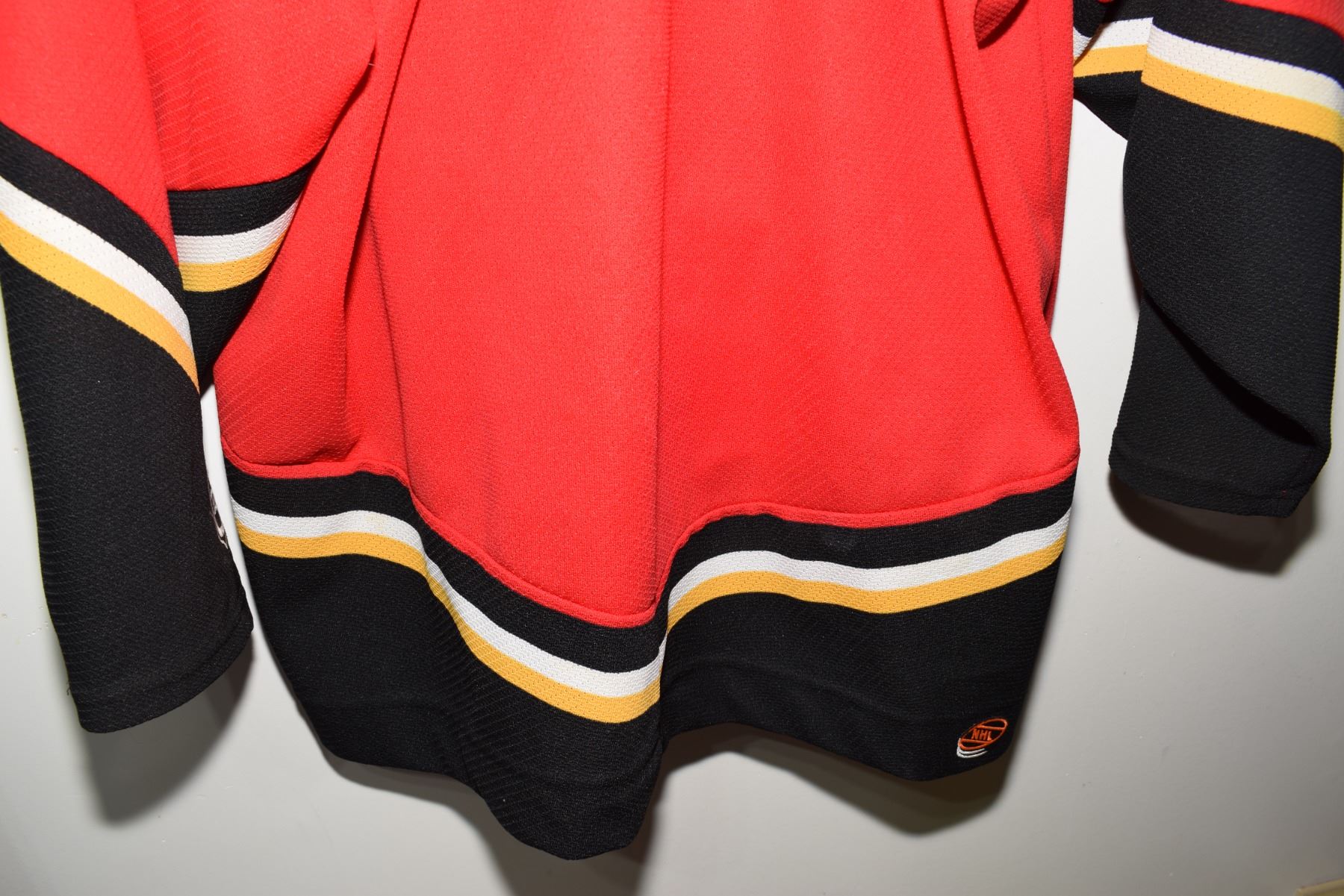 XL Koho Calgary flames hockey jersey signed "bobby hull" Bodnarus