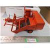 Image 2 : SpecCast Allis Chalmers Model 60 Harvester with PTO - box + original shipping box - 1:16 scale