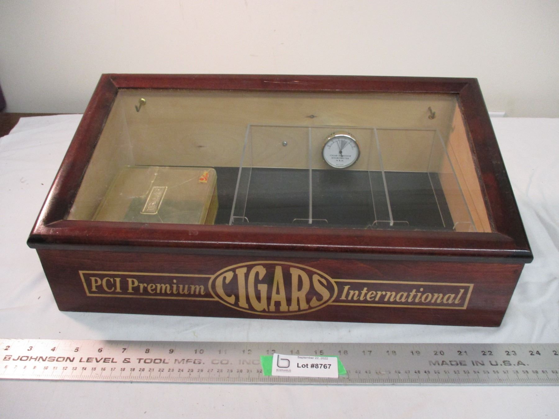 Cigar Rcial Display PCI premium cigar international display 20x11 with gauges