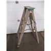 Image 1 : 4ft wooden step ladder