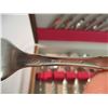 Image 5 : Vintage WM Rogers Bros 1881 (44 piece) silverplate flatware set with original wood box - Oneida