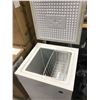Image 2 : IGLOO FRF438-B 3.5 CU. FT HOUSEHOLD CHEST FREEZER