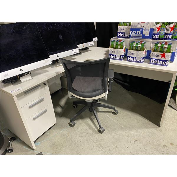 WHITE L-SHAPED EXECUTIVE DESK WITH 3 DRAWER MOBILE PEDESTAL AND PRIVACY SCREEN