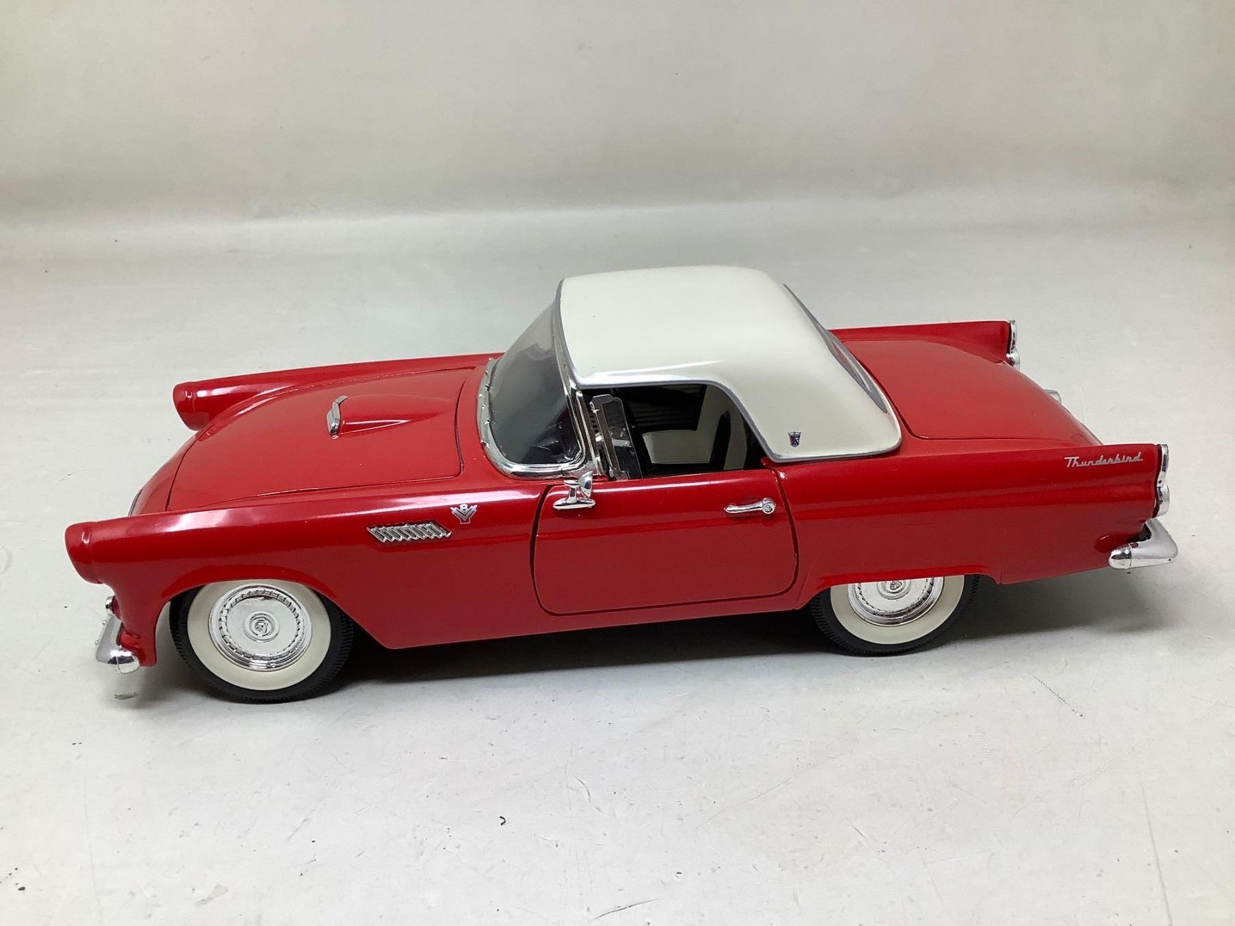 Diecast model cars Ford Thunderbird 1955 1/18 Lucky Die Cast türkis Diecast model cars Ford Thunderbird 1955 1/18 Lucky Die Cast türkis