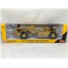 Image 1 : NEW Collector Die Cast Cat 657G Wheel Tractor Scraper 1/50