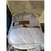 Image 1 : Hollander Luxury Basics Ultimate Cuddle Bed Mattress Topper - Queen - OPEN BOX - SOLD AS IS
