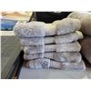 Image 2 : NEW Set of 10 Olivia & Oliver Plush Bath Towel Set 5 Face Cloths, 4 Hand Towels & 1 Large Bath Towel