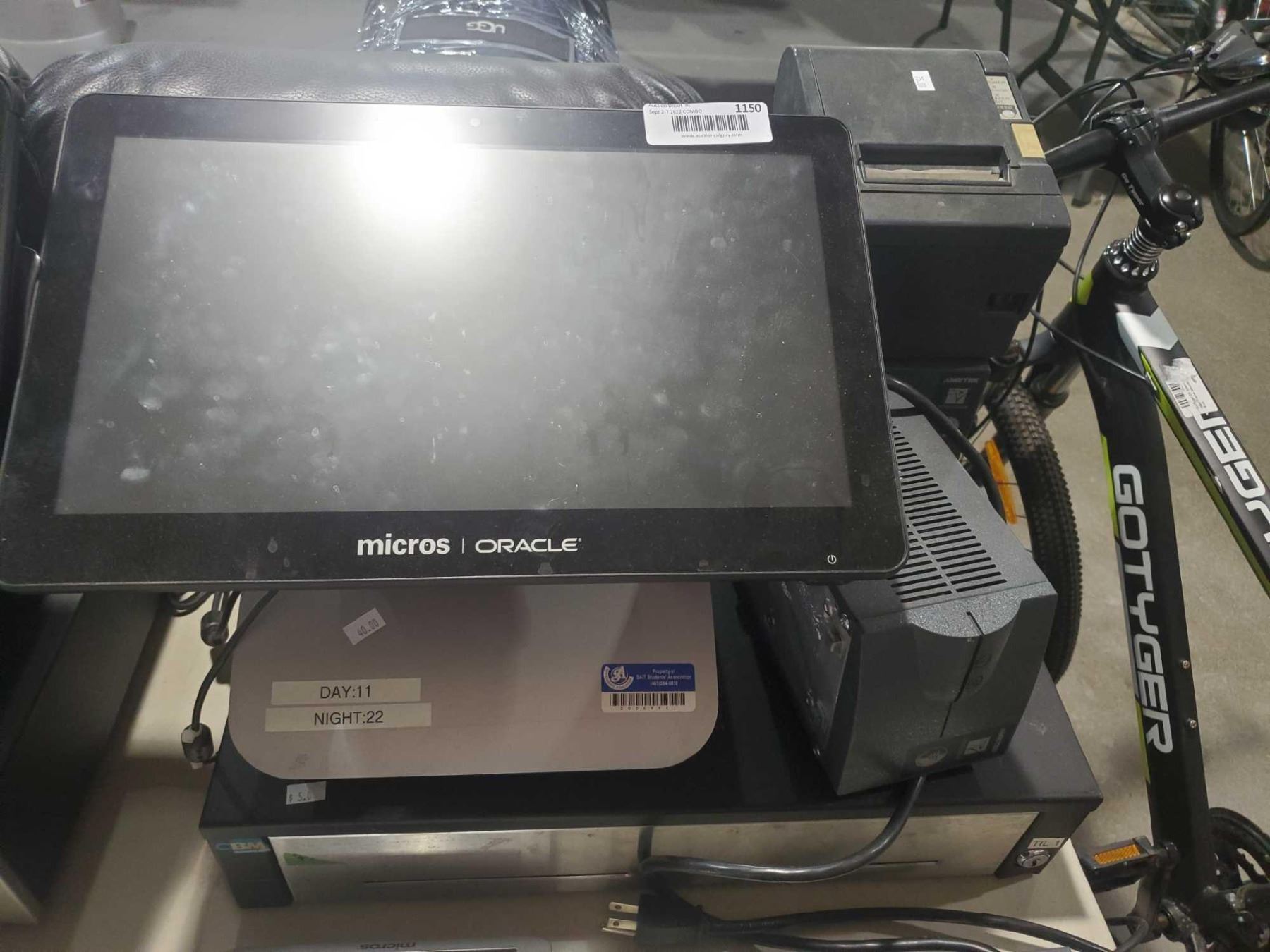 Micros Oracle POS System includes: touch monitor with digital Customer ...