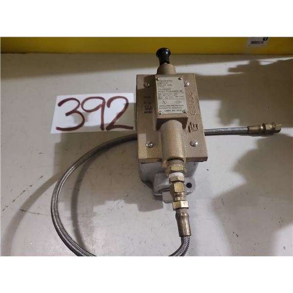 Crouse-Hinds Pneumatic Switch