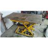 Image 2 : Hydraulic table