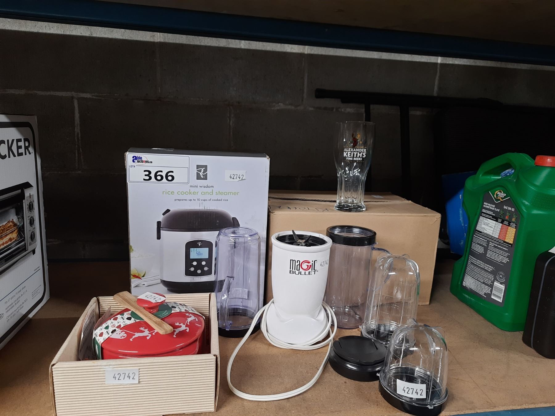 ASSORTED KITCHEN ITEMS INCLUDING MINI WISDOM RICE COOKER, MAGIC BULLET ...