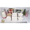 Image 1 : BOX OF SMALL HOME DECOR ITEMS
