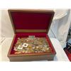 Image 1 : Oneida silversmiths cutlery box and lot and contents