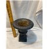 Image 2 : Cast iron planter