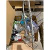 Image 1 : Bathroom items and accessories