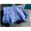 Image 1 : Throw blanket
