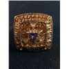 Image 2 : LOS ANGELES LAKERS (BRYANT) REPLICA CHAMPIONSHIP RING