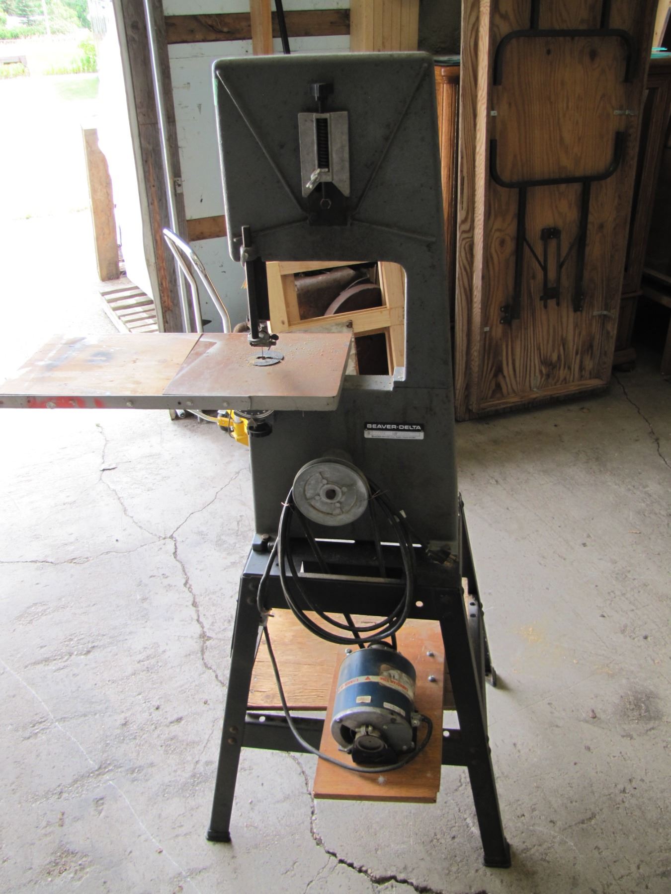 Beaver/ delta bandsaw with quarter horsepower motor 10 inch