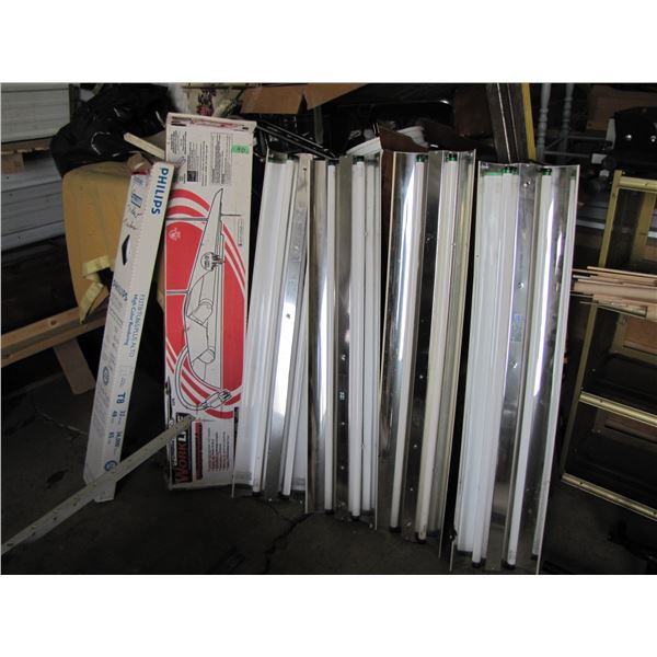 Lot of 5 fluorescent light fixtures and 6 tubes