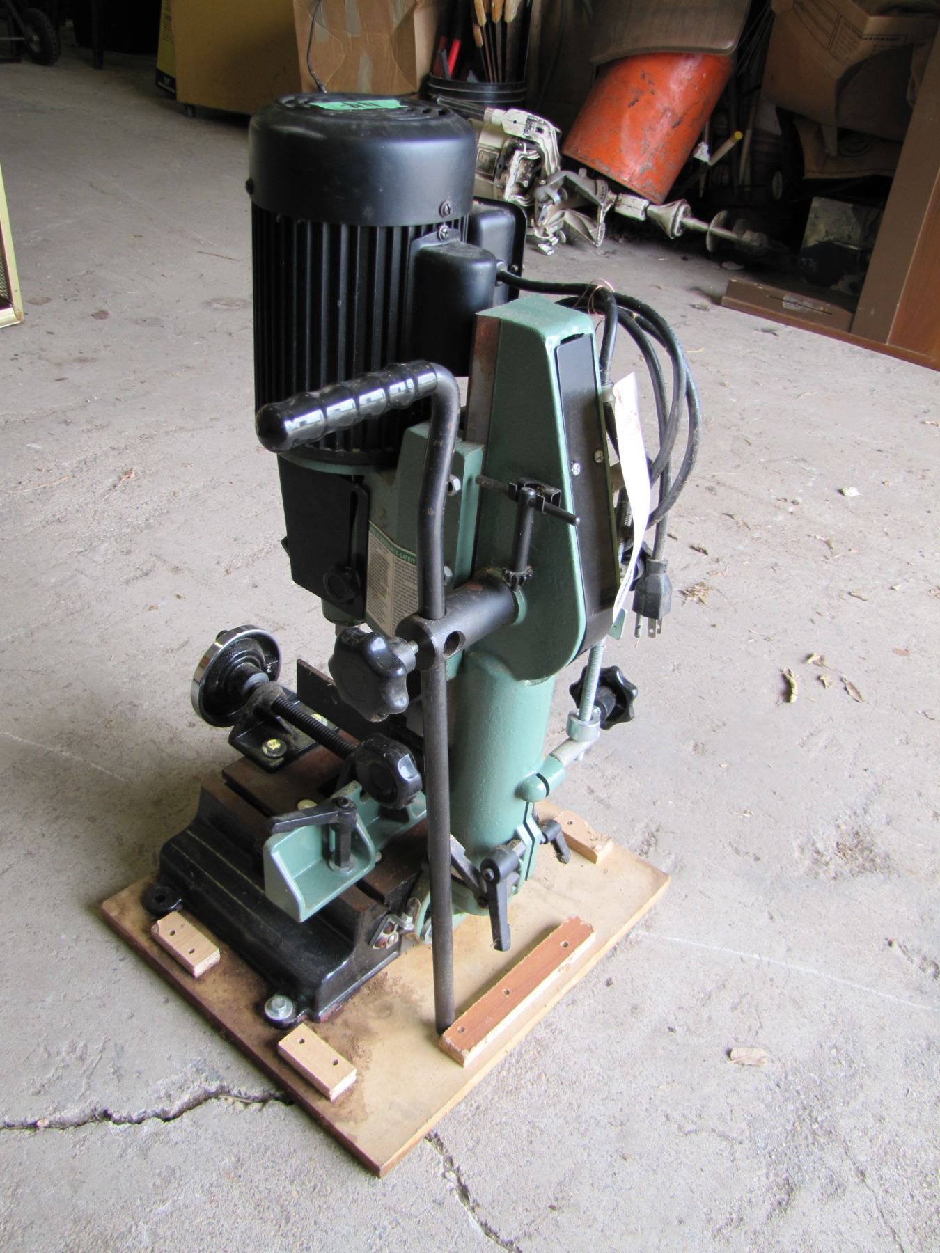 General Benchtop Mortiser 75050T Tilting Head Makes it Ideal for