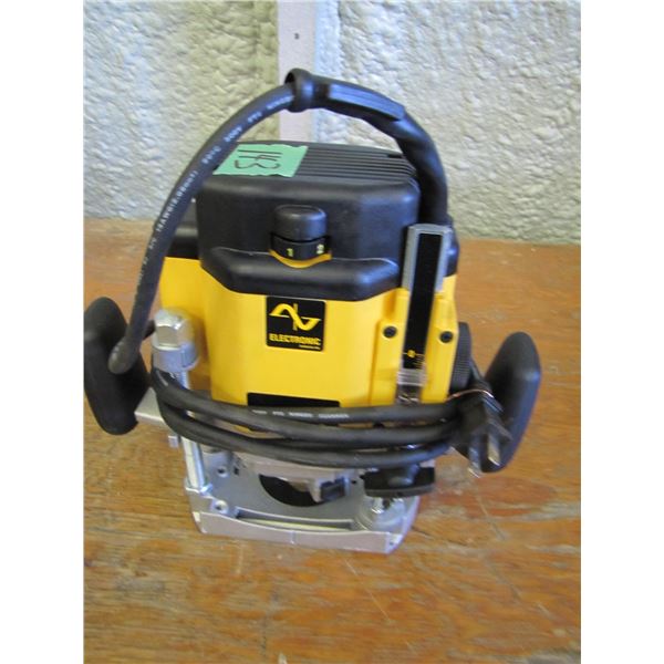 Dewaldt DW625 Plunge  router 3 horsepower