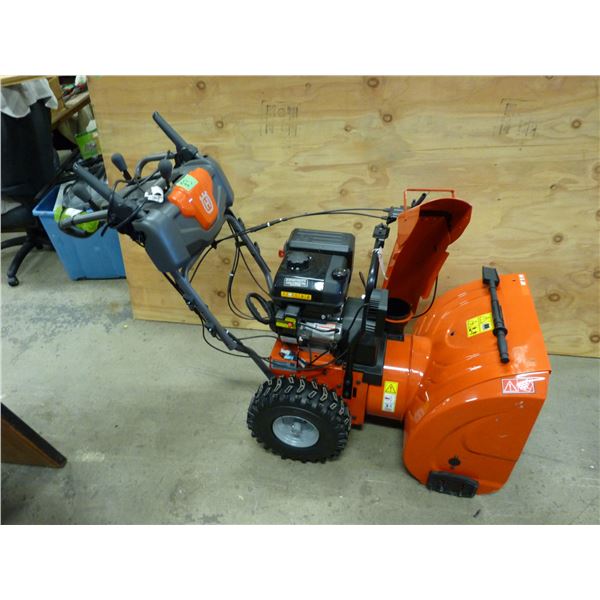 Husqvarna ST224 snow blower with electric start , consigner says it has had very little use