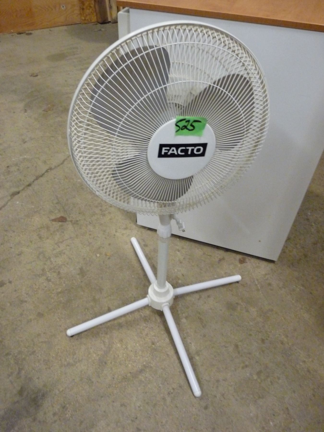 Facto floor fan