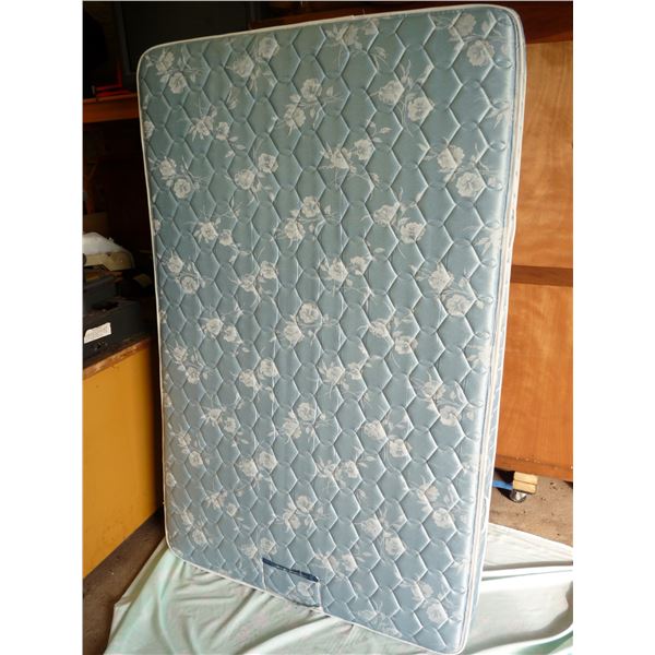 Double bed mattress and box spring