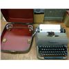 Image 1 : Remington typewriter - portable