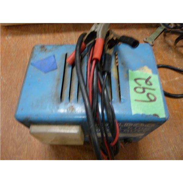 Battery charger 6 and 12 Volt tested working